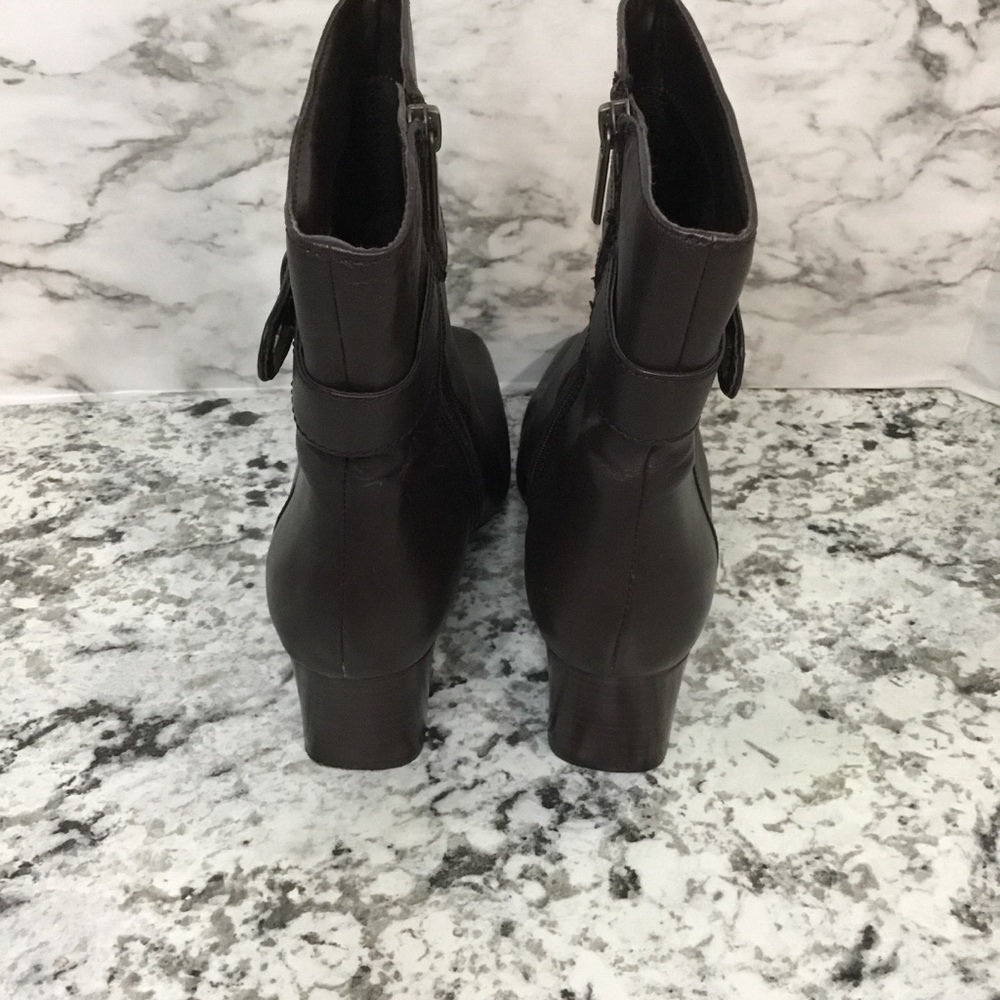 Bandolino Women's Brown Leather Booties - Picture 9 of 14